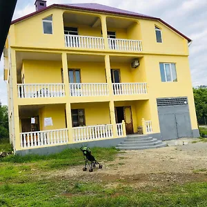 Гостевой дом Yellow House In The Makhinjauri, Батуми